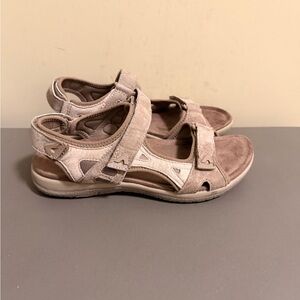 Women’s Earth Origins Skylar Suede Strap Sandals